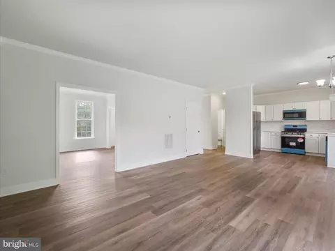 Living - 526 Colston Dr, Falling Waters, WV 25419 photo 2 of 8