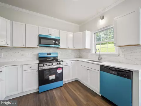Kitchen - 526 Colston Dr, Falling Waters, WV 25419 photo 2 of 4