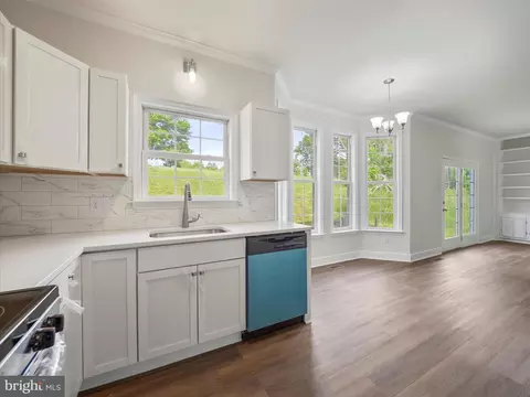 Kitchen - 526 Colston Dr, Falling Waters, WV 25419 photo 3 of 4