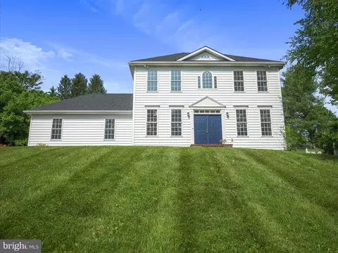 526 Colston Dr, Falling Waters, WV 25419