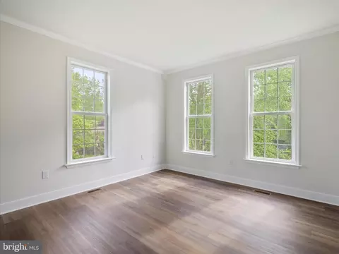 Living - 526 Colston Dr, Falling Waters, WV 25419 photo 5 of 8