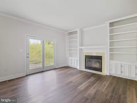 Living - 526 Colston Dr, Falling Waters, WV 25419 photo 4 of 8