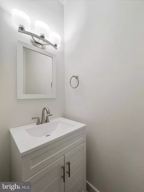 Bath - 526 Colston Dr, Falling Waters, WV 25419 photo 1 of 4