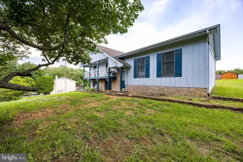 189 Columbia Dr, Kearneysville, WV 25430