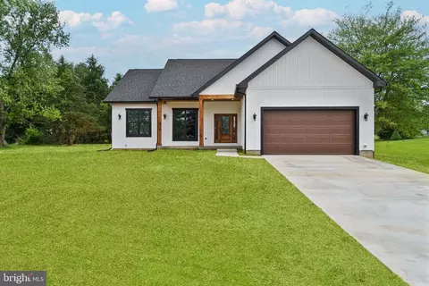 4054 Apple Harvest Dr, Hedgesville, WV 25427