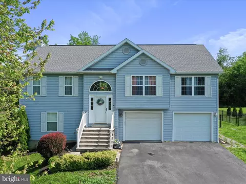 32 Radiant Dr, Martinsburg, WV 25404