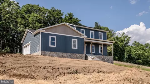 645 Slonaker Ln, Martinsburg, WV 25405