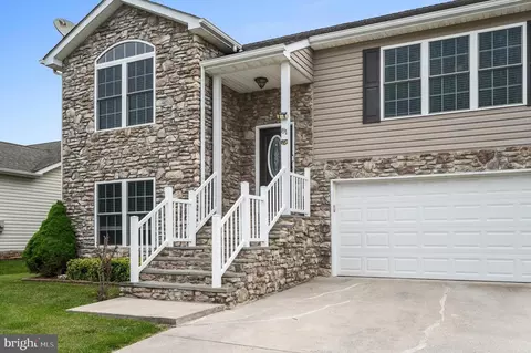 81 Toulouse Ln, Martinsburg, WV 25403