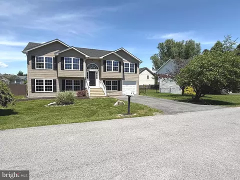 22 Halsey Ct, Martinsburg, WV 25405