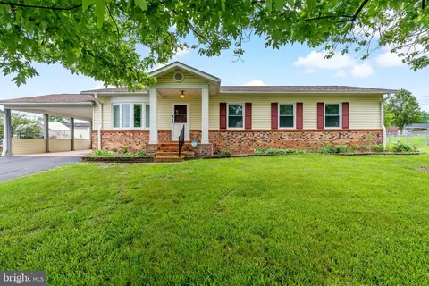 492 Mimosa Dr, Martinsburg, WV 25404