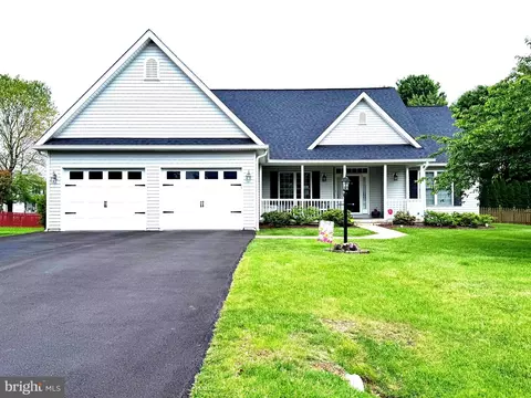 41 Clemson Dr, Falling Waters, WV 25419