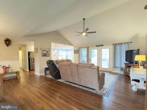 41 Clemson Dr, Falling Waters, WV 25419 photo 2