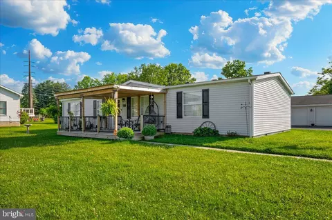 187 Downey Orchard Rd, Falling Waters, WV 25419