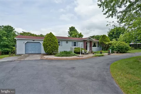 520 Davis Dr, Martinsburg, WV 25404