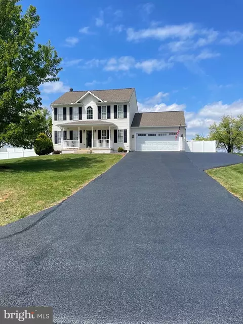 281 Berkshire Dr, Falling Waters, WV 25419