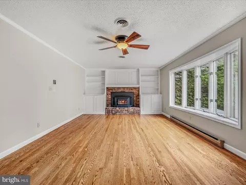 Living - 182 Humphrey Ln, Falling Waters, WV 25419 photo 2 of 9
