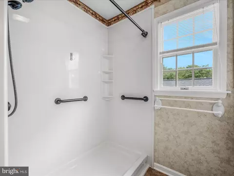 Bath - 182 Humphrey Ln, Falling Waters, WV 25419 photo 3 of 4