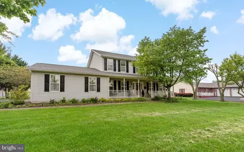 333 Montmorency Dr, Bunker Hill, WV 25413