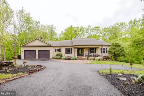 333 White Oaks Dr, Martinsburg, WV 25401