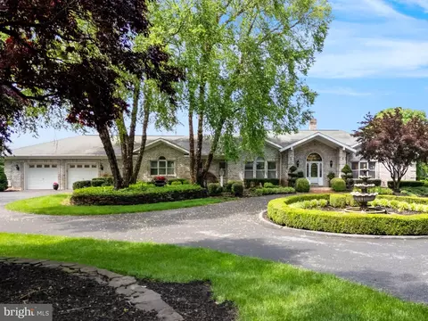 77 Lionheart Ter, Falling Waters, WV 25419