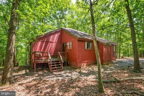 19 Snowflake Ln, Hedgesville, WV 25427