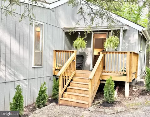 101 Chief Cornstalk Trl, Hedgesville, WV 25427