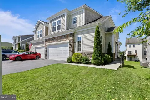 108 Strathmore Way E, Martinsburg, WV 25403
