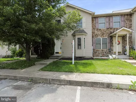 20 Judges Ct, Inwood, WV 25428