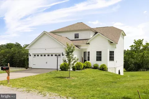 45 Niagara Ct, Falling Waters, WV 25419