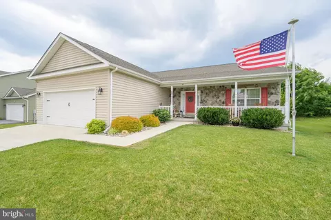 61 Twickenham Dr, Martinsburg, WV 25403