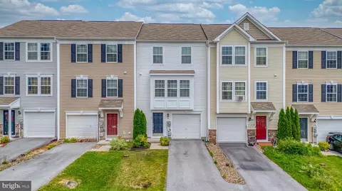 416 Rumbling Rock Rd, Hedgesville, WV 25427