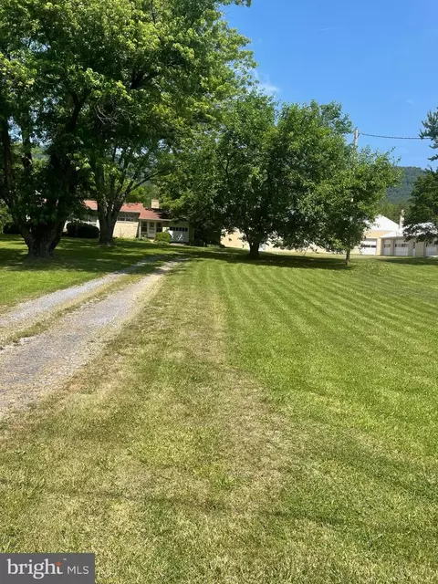 8091 Apple Harvest Dr, Gerrardstown, WV 25420