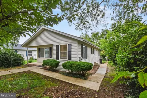 227 N Tuskegee Dr, Martinsburg, WV 25401