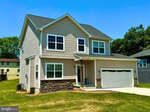 321 Coralberry Dr, Martinsburg, WV 25401