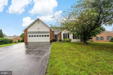 75 Yale Ln, Falling Waters, WV 25419