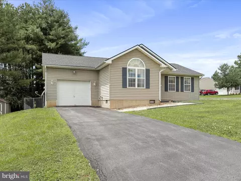 6 Blake, Martinsburg, WV 25404