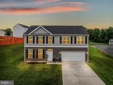 39 Irwin Ct, Hedgesville, WV 25427