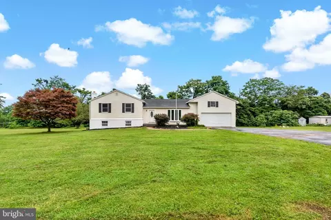 22 Shumack Ct, Bunker Hill, WV 25413