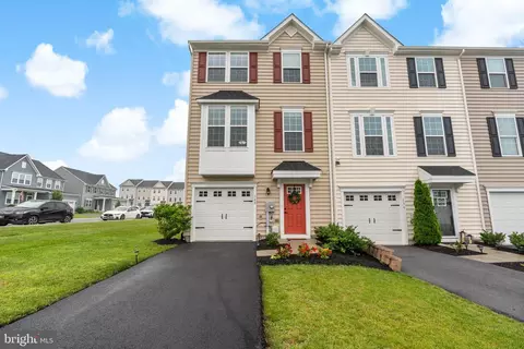 140 Quebec Ct, Falling Waters, WV 25419 photo 2
