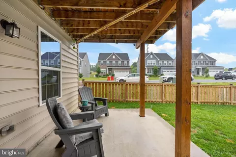 140 Quebec Ct, Falling Waters, WV 25419 photo 5