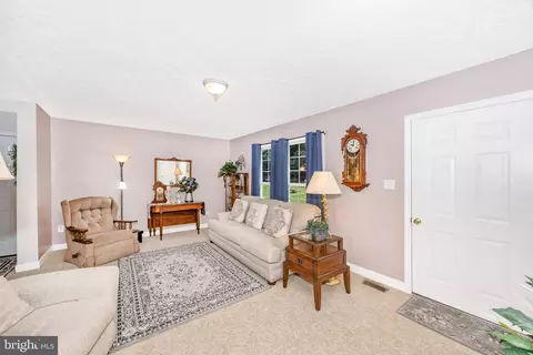 501 Macintosh Dr, Falling Waters, WV 25419 photo 4
