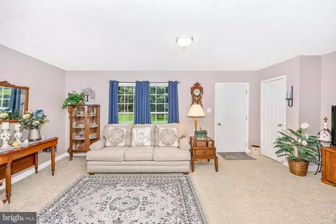 501 Macintosh Dr, Falling Waters, WV 25419 photo 5