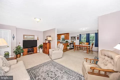 501 Macintosh Dr, Falling Waters, WV 25419 photo 6