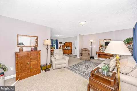 501 Macintosh Dr, Falling Waters, WV 25419 photo 3