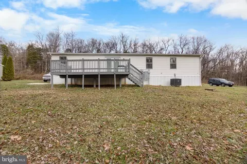 92 Pauls Pl, Falling Waters, WV 25419 photo 3