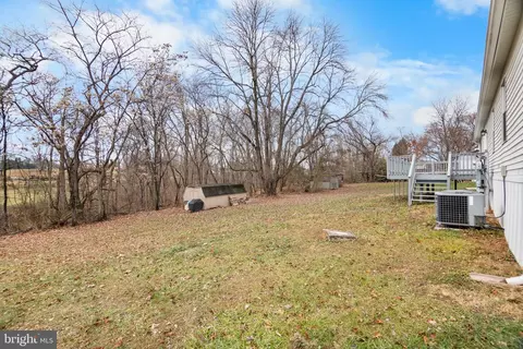 92 Pauls Pl, Falling Waters, WV 25419 photo 4