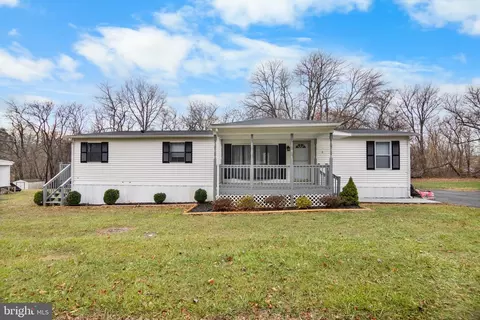 92 Pauls Pl, Falling Waters, WV 25419