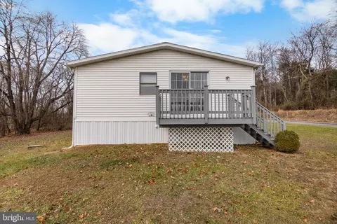 92 Pauls Pl, Falling Waters, WV 25419 photo 2