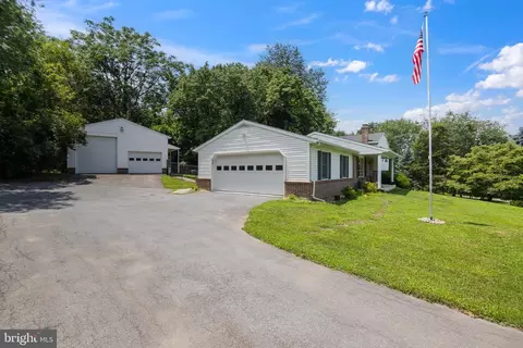 35 Hearthside Dr, Falling Waters, WV 25419 photo 3