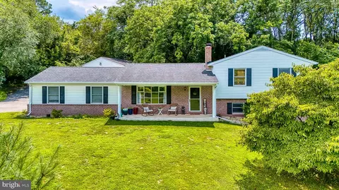 35 Hearthside Dr, Falling Waters, WV 25419 photo 2